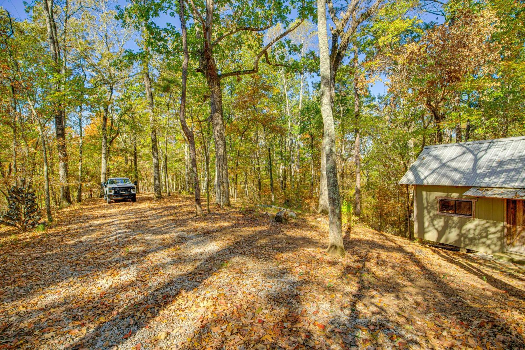 Secluded Tallassee Cabin With Fire Pit And Porch! Exterior foto